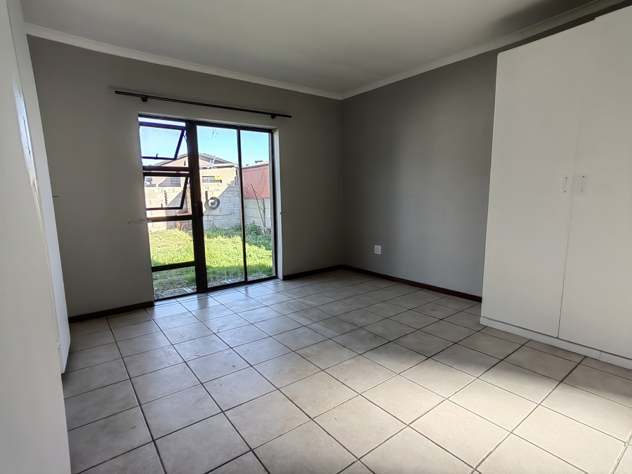 To Let 3 Bedroom Property for Rent in Heiderand Western Cape